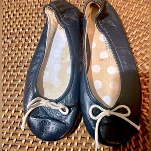 Girls Leather Ballet flats. Navy blue size EU 26 (size 8.5-9).
